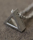 × ANIKULAPO triangla wall necklace